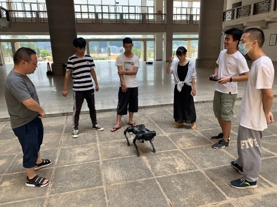 梧州学院智能机器人推广