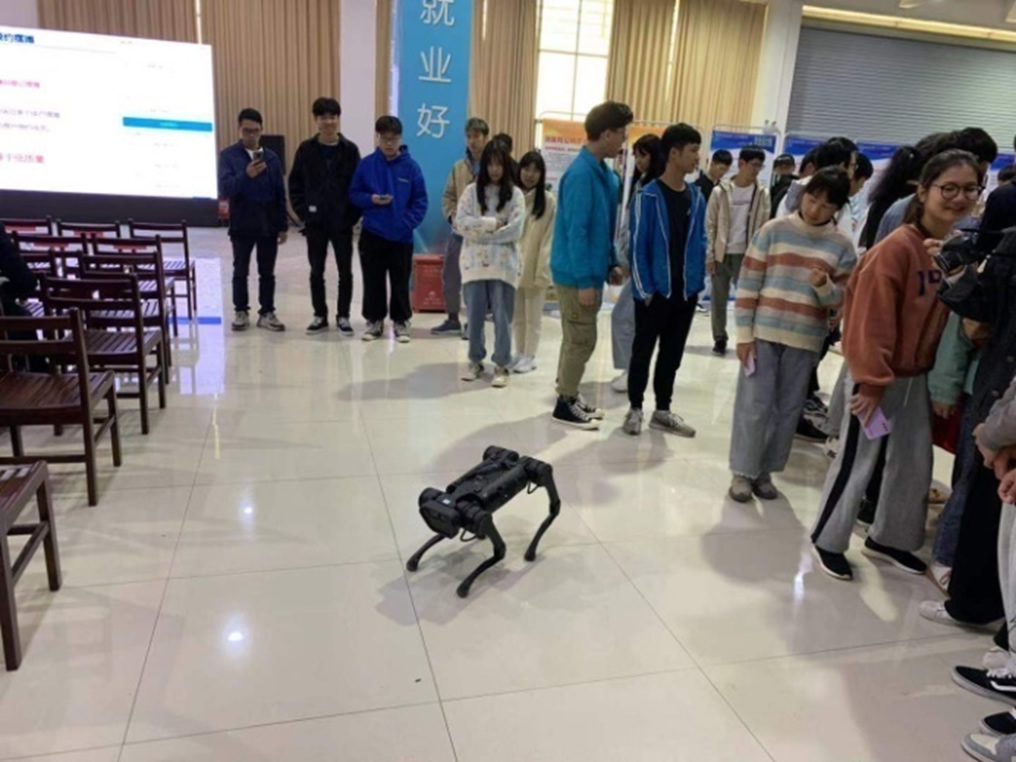 南宁职业技术学院智能机器人推广